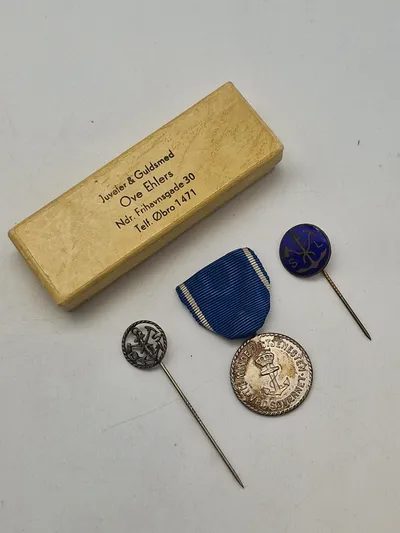 Lot dansk SV - bl.a. medaljen til minde om tjenesten ved søværnet