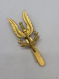 Lot diverse militære mærker