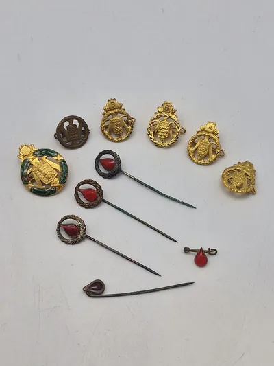Lot diverse nåle og pins
