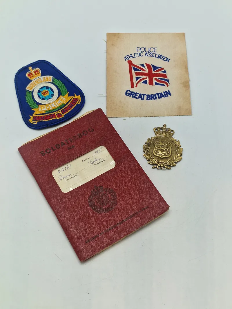 Original soldaterbog, m/23 mærke mm.