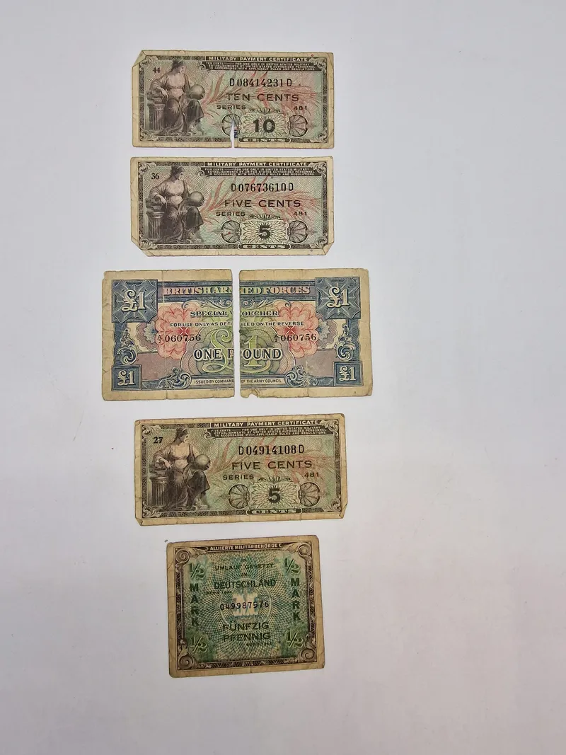 Samling originale militære pengesedler