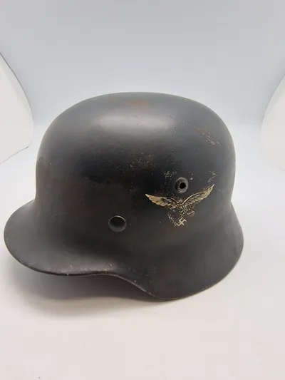 Original tysk M/40 hjelm - decaler er efterkrigs