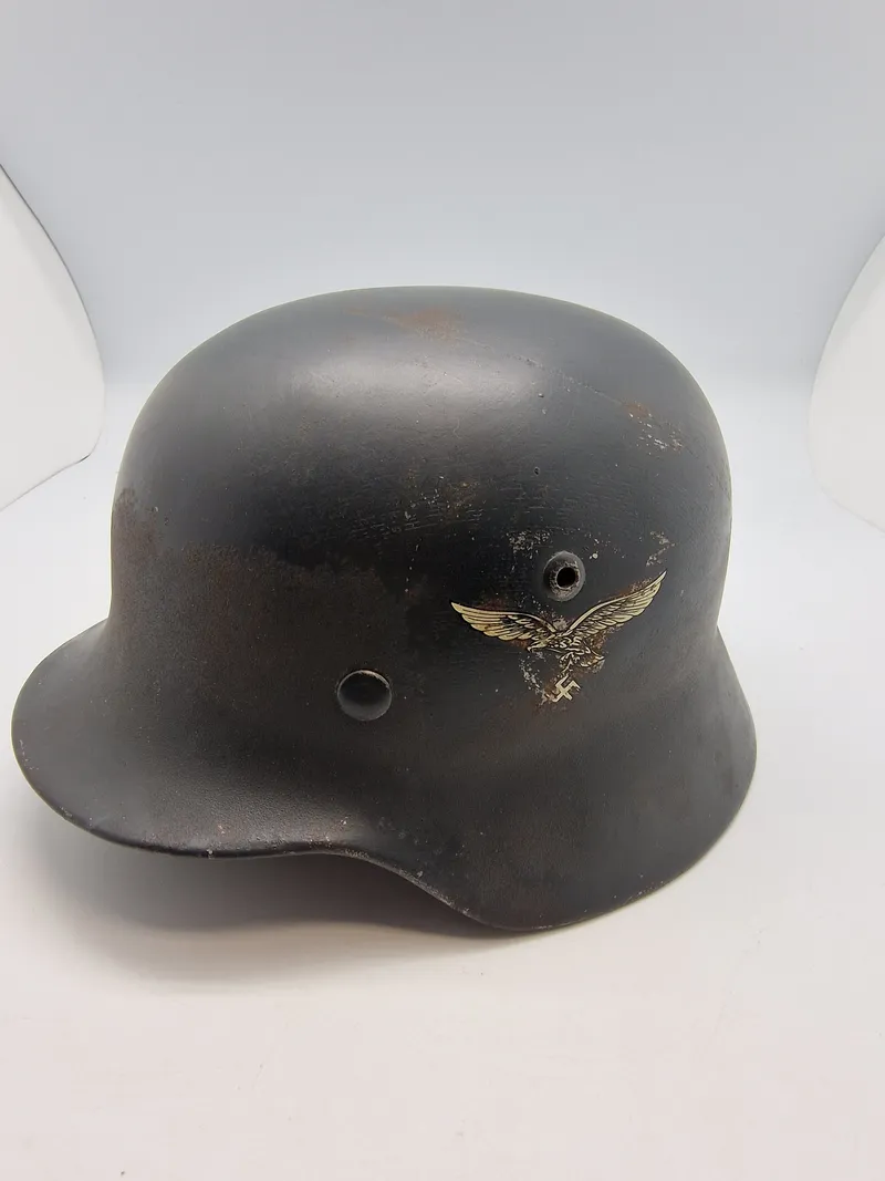 Original tysk M/40 hjelm - decaler er efterkrigs