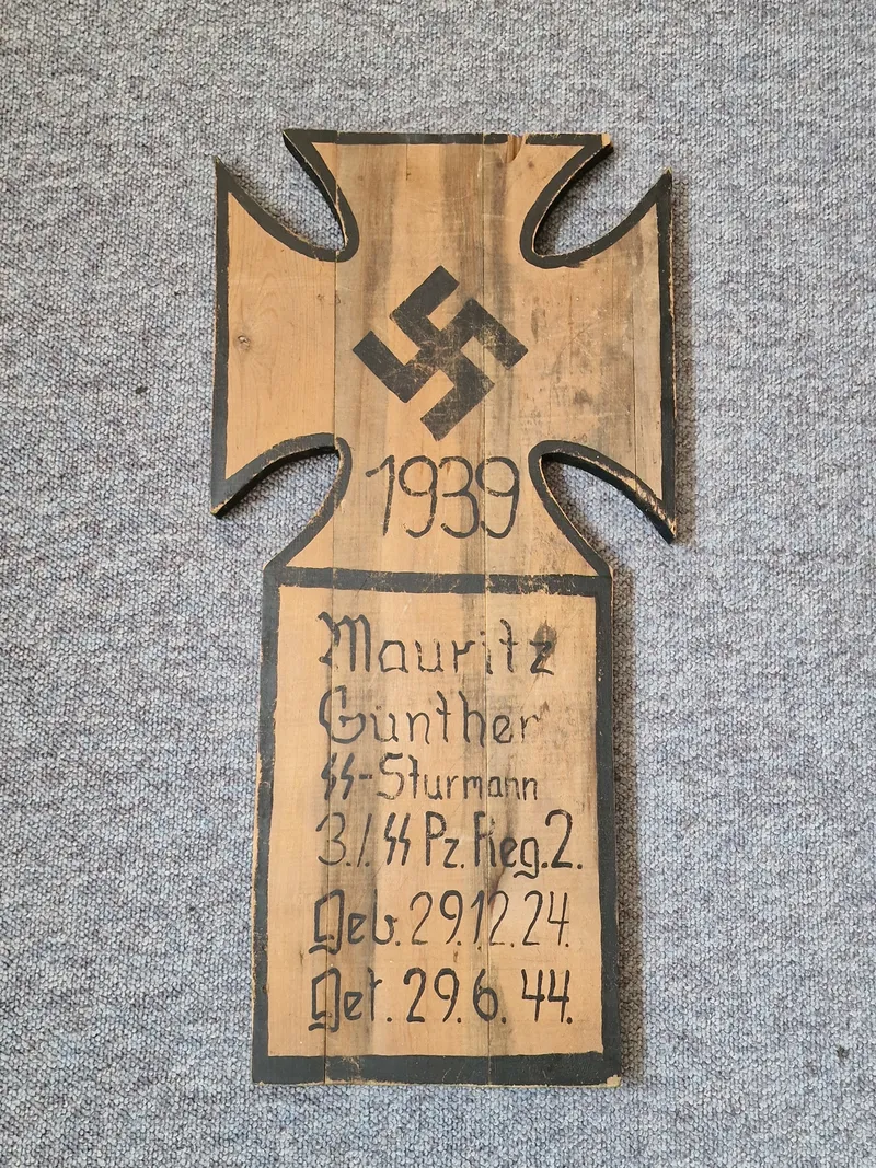 Waffen SS gravkors af træ