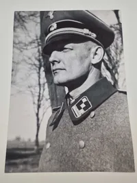 Stort foto af Kommandør  P. Neergaard-Jacobsen, sidste kommadør for frikorps Danmark 
 genoptryk