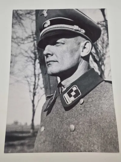 Stort foto af Kommandør  P. Neergaard-Jacobsen, sidste kommadør for frikorps Danmark 
 genoptryk