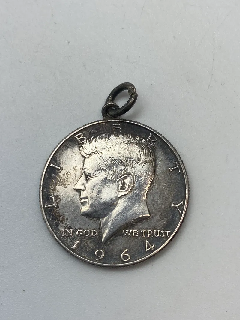 Original Kennedy Half dollar af sølv - omdannet til vedhæng