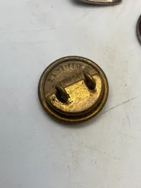 Lot originale bælteknapper for dansk uniform samt bolcheknap + diverse