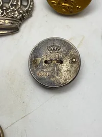 Lot originale bælteknapper for dansk uniform samt bolcheknap + diverse