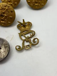 Lot originale bælteknapper for dansk uniform samt bolcheknap + diverse