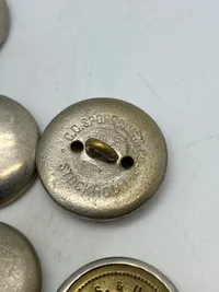 Stort lot danske militære knapper for kapper mm.