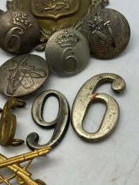 Lot diverse knapper, M/23 mærke (defekt) & model 1903 riffel badge