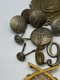 Lot diverse knapper, M/23 mærke (defekt) & model 1903 riffel badge