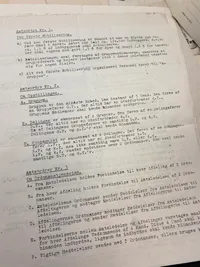 Ekstremt sjældent originalt lot som hidrører den tyske flygtningelejr på Krenkerup gods - et spændende lot med masser af personlige papirer på både dansk og tysk samt rationeringsmærker, passérsedler