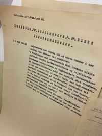 Ekstremt sjældent originalt lot som hidrører den tyske flygtningelejr på Krenkerup gods - et spændende lot med masser af personlige papirer på både dansk og tysk samt rationeringsmærker, passérsedler
