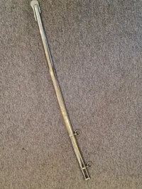 Fin velholdt dansk sabel M/1950 med fæste af forsølvet  tombak.
Skede er forkromet stål