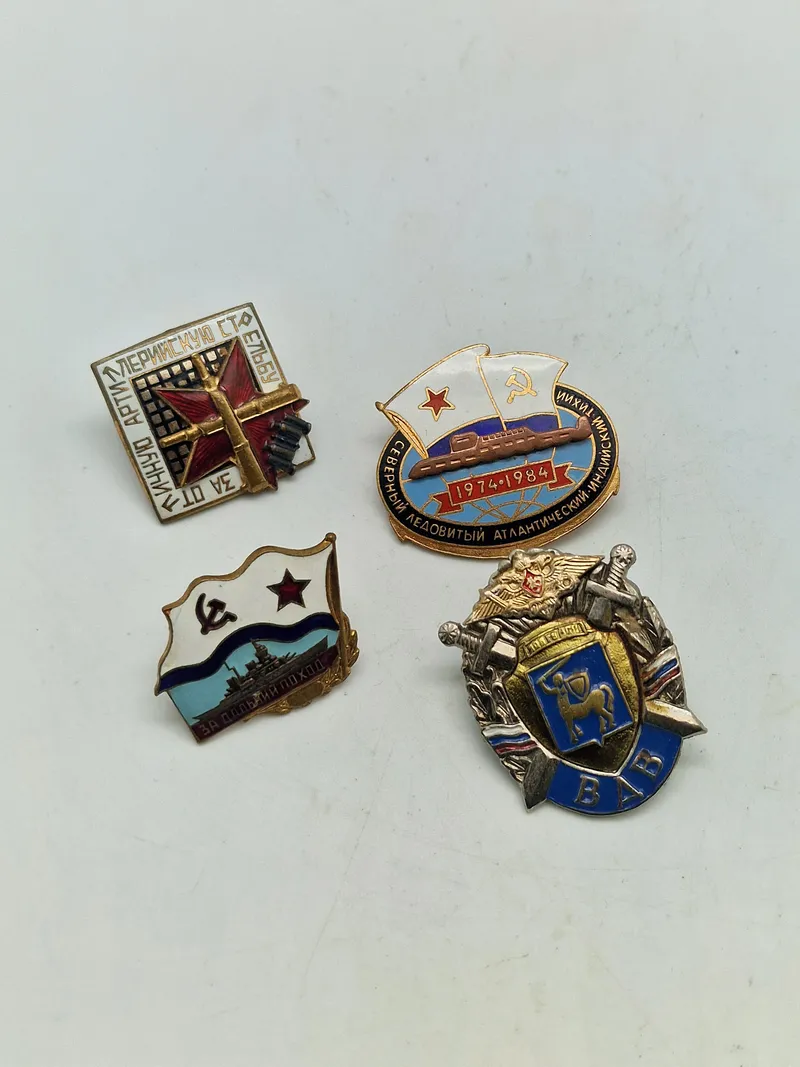 Samling originale russiske badges - ældre emaljerede udgaver