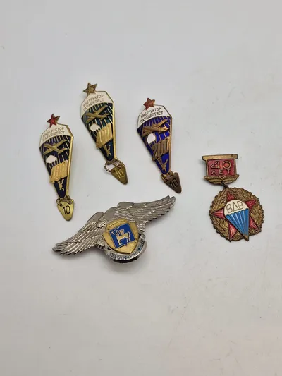 Samling originale russiske badges - ældre emaljerede udgaver