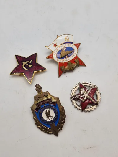 Samling originale russiske badges - ældre emaljerede udgaver