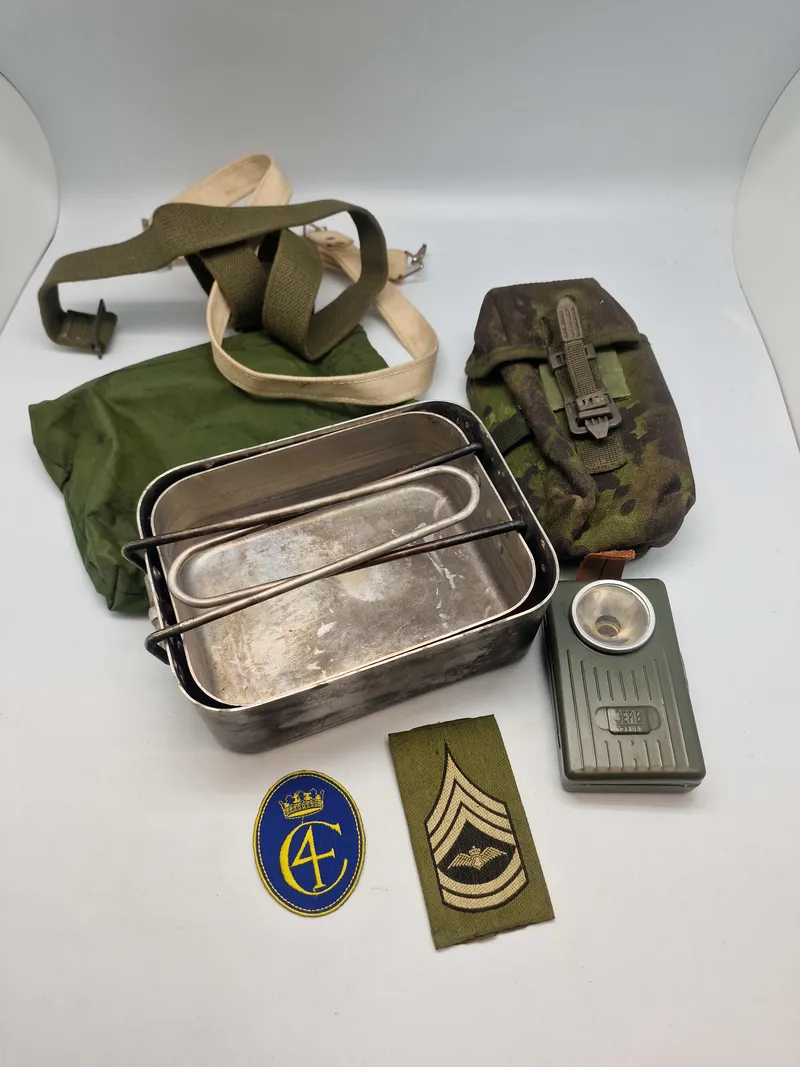 Samling diverse dansk militaria