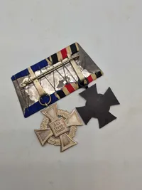 Sjælden original spange med Ehrenkreuz für Hinterbliebene samt Für Treue Dienst (25 jare) Givet til en kvinde