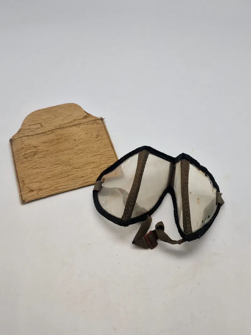 Originale tyske støvbriller med etui
