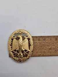 Sjældent originalt lot fra samme mand som har været tysk soldat under ww2 og har fortsat i forsvaret efter krigen. Bemærk hans erstatnings urkunder på hans ww2 ordner, bl.a. nahrkampfspange