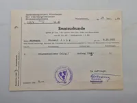 Sjældent originalt lot fra samme mand som har været tysk soldat under ww2 og har fortsat i forsvaret efter krigen. Bemærk hans erstatnings urkunder på hans ww2 ordner, bl.a. nahrkampfspange