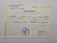 Sjældent originalt lot fra samme mand som har været tysk soldat under ww2 og har fortsat i forsvaret efter krigen. Bemærk hans erstatnings urkunder på hans ww2 ordner, bl.a. nahrkampfspange