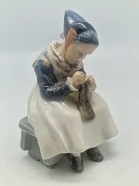 Kongelig Dansk Figur - Lille Strikkende Amagerpige