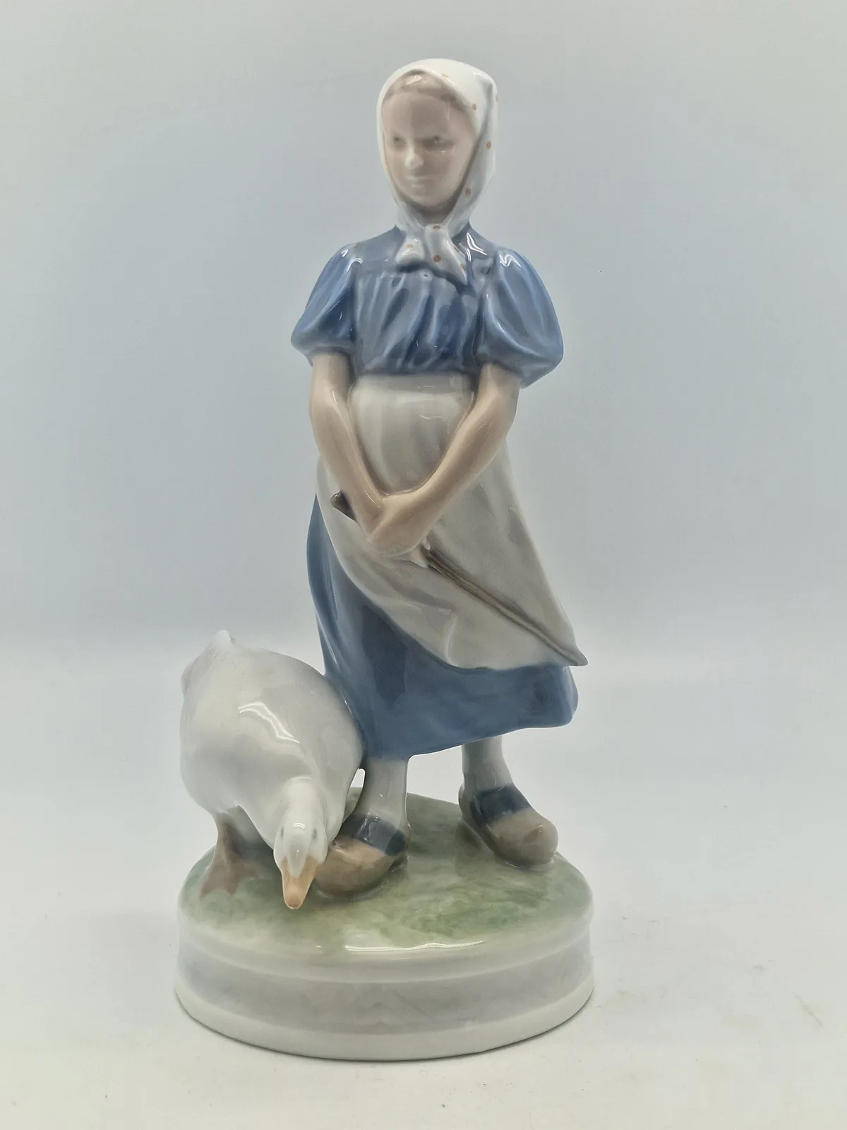 Royal Copenhagen. Gåsepige - Model 527