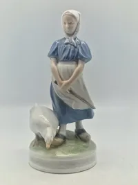 Royal Copenhagen. Gåsepige - Model 527