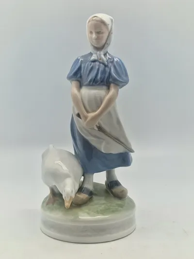 Royal Copenhagen. Gåsepige - Model 527