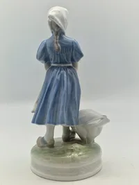Royal Copenhagen. Gåsepige - Model 527