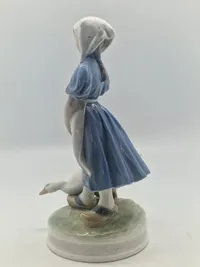 Royal Copenhagen. Gåsepige - Model 527
