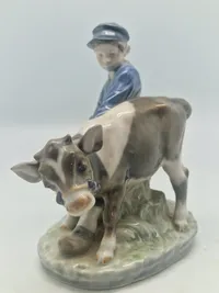 Royal Copenhagen Dreng Med Kalv Figur Nr. 772
Designer Christian Thomsen