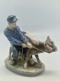 Royal Copenhagen Dreng Med Kalv Figur Nr. 772
Designer Christian Thomsen
