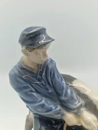 Royal Copenhagen Dreng Med Kalv Figur Nr. 772
Designer Christian Thomsen