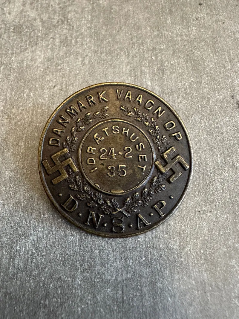 Ekstremt sjældent stort DNSAP mærke fra 1935