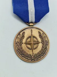 Original ISAF medalje med spange