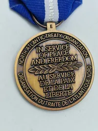 Original ISAF medalje med spange