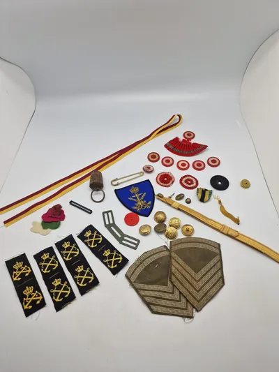 Lot diverse dansk militaria mm.