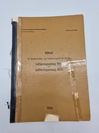 Lot bøger og hæfter fra det danske forsvar