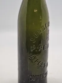 Sjælden original flaske fra P.Petersen (Sønderborg/Sonderburg) bemærk teksten er tysk, da flasken er fra før genforeningen 1920
