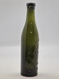 Sjælden original flaske fra P.Petersen (Sønderborg/Sonderburg) bemærk teksten er tysk, da flasken er fra før genforeningen 1920
