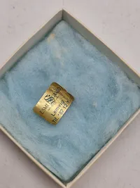 Ældre marguerit broche med æske
