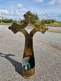 Sjældent originalt 105 mm hylster lavet som stage og udformet som kors - hidrører fra feltpræst