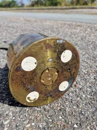 Sjældent originalt 105 mm hylster lavet som stage og udformet som kors - hidrører fra feltpræst