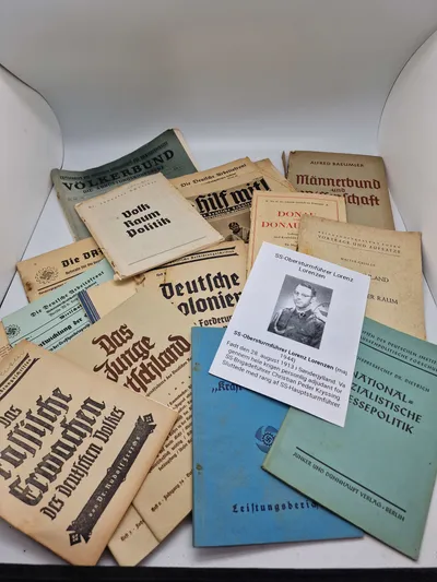 Samling hæfter tilhørt Lorenz F. Lorenzen Frikorps Danmark