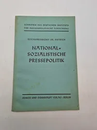 Samling hæfter tilhørt Lorenz F. Lorenzen Frikorps Danmark